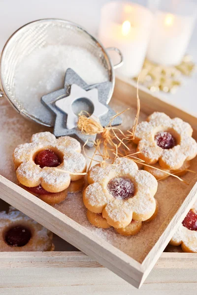 Tradicional tcheco natal - doces assar - Linzer biscoitos (tortas Linz) cheio de geléia — Fotografia de Stock