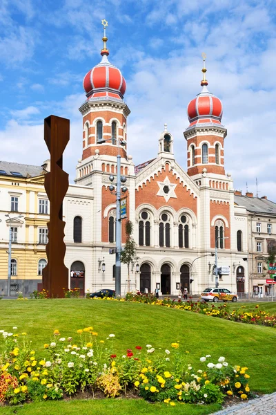 Pilsen, Tsjechië - 10 September 2015: de grote synagoge — Stockfoto