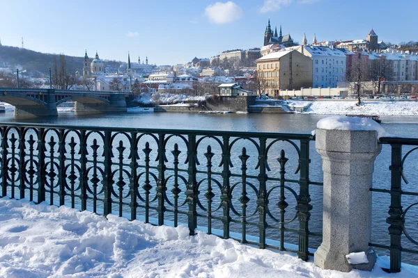 Castillo de Praga y río Moldau, Praga (UNESCO), República Checa — Foto de Stock