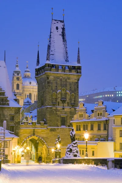 Inverno Charles bridge, Praga (UNESCO), República Checa, Europa — Fotografia de Stock