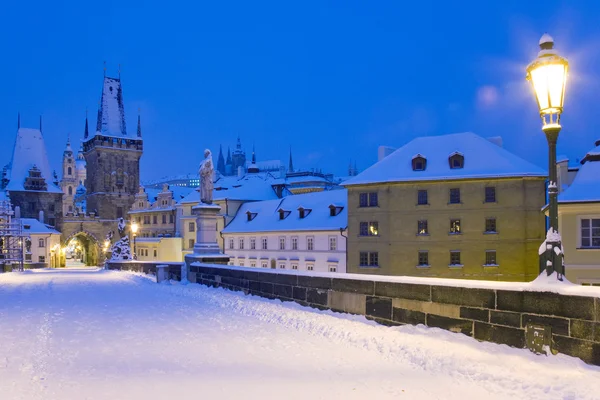 Wintertime Charles bridge,  Prague (UNESCO), Czech republic, Europe — Stock Photo, Image