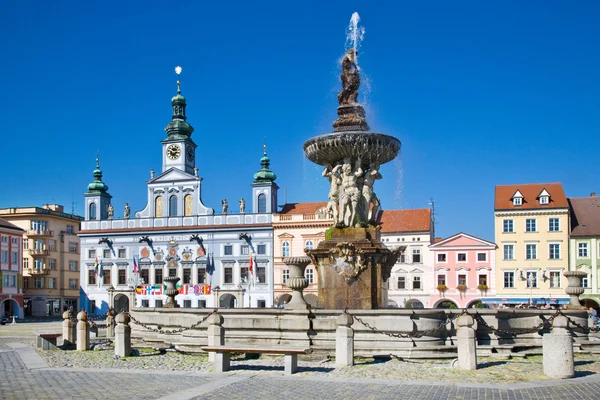 Câmara Municipal e Fonte de Sansão, Ceske Budejovice, República Checa — Fotografia de Stock