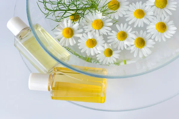 Bath - aromatheraphy - herbal healing lotion - camomile — Stock Photo, Image