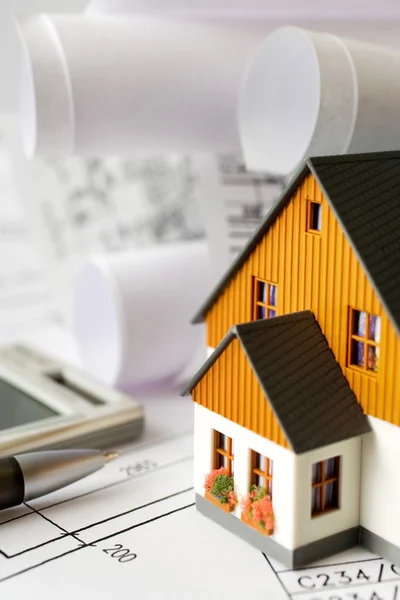 New model house on architecture blueprint plan at desk — Stock Photo, Image