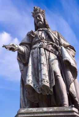 Çek ve Roma İmparatoru Charles IV kralı bronz heykeli. Prag'da