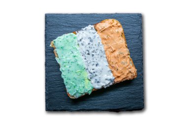 Kahvaltı için kremalı taze ekmek.