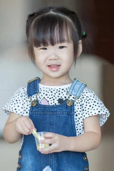 Little asian girl smile with cup — Stock Photo, Image