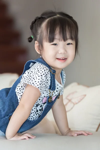 Potrait Petite fille asiatique sourire — Photo