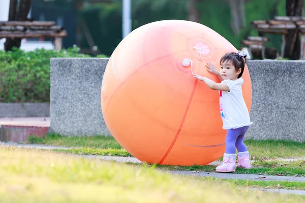 Little girl with big ball — Stock Photo, Image