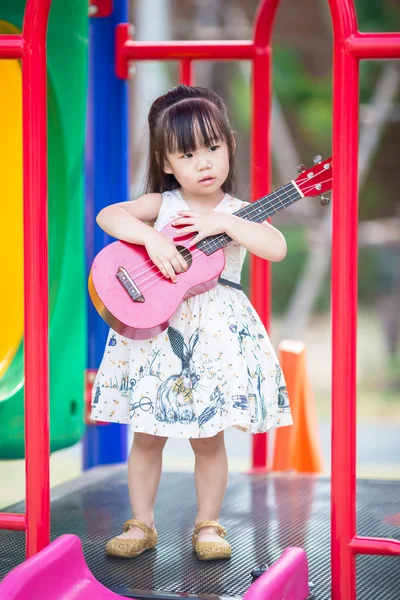 Little asian girl play guitar — Stock Photo, Image