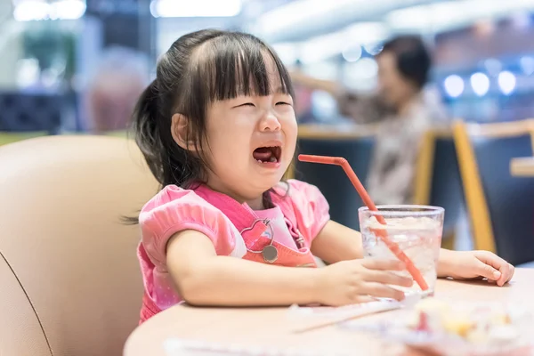 Pequeño asiático chica llorar Imagen de archivo