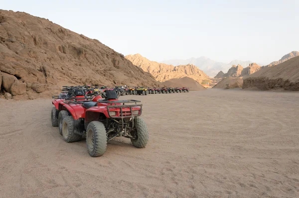 Viaje en ATV en Sharm El Sheikh, Egipto — Foto de Stock