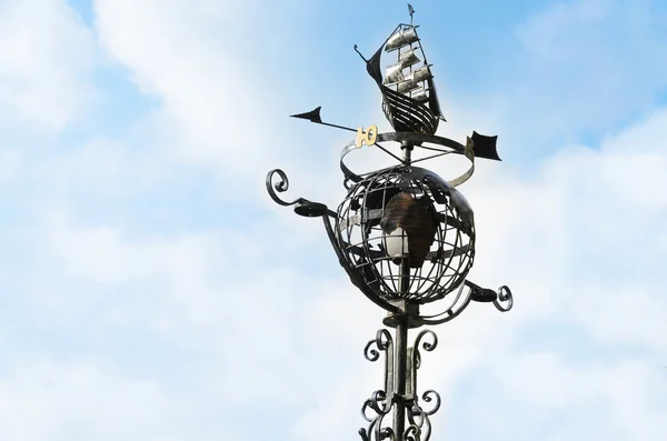 Farola en forma de globo — Foto de Stock