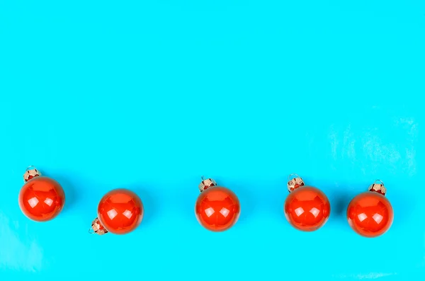 Cinco bolas de Natal vermelho — Fotografia de Stock