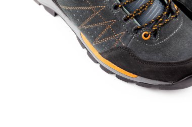 Beyaz arka planda izole edilmiş yürüyüş ayakkabıları. Yine de yapay ışık.