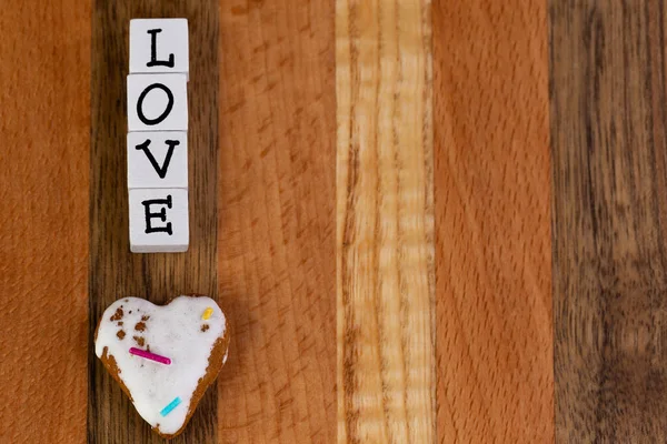 Composition Glazed Gingerbreads Shape Hearts Word Love Arranged Wooden Board — Stock Photo, Image