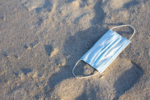 Worn Covid Masks Beach — Stock Photo, Image