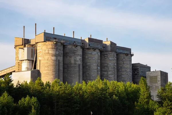 Silos Hormigón Para Materiales Sueltos Contra Cielo Nublado Foto Tomada — Foto de Stock