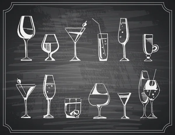 Handgezeichnetes Sketch-Set mit alkoholischen Getränken und Cocktails. Vektorillustration — Stockvektor