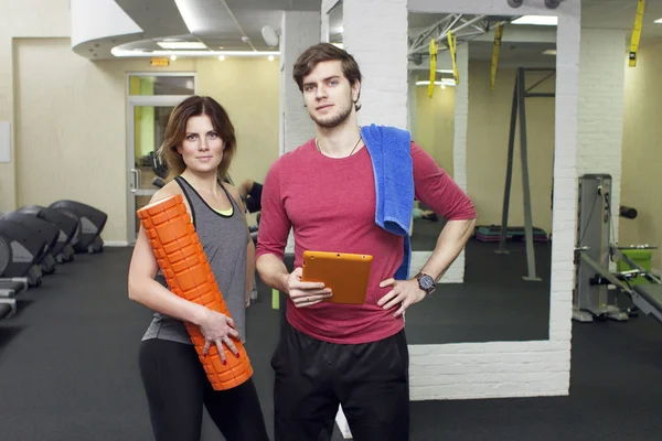 Beautiful sports fitness couple in the gym. Fitness instructors with additional equipment — Stock Photo, Image