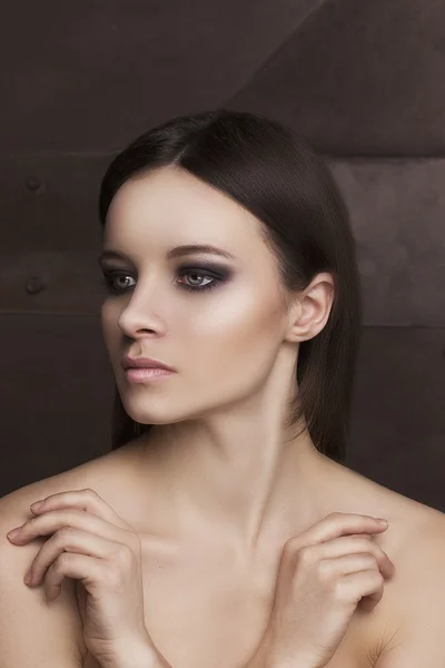 Schönheit natürliches Gesichtsmodell mit Make-up und Frisur — Stockfoto