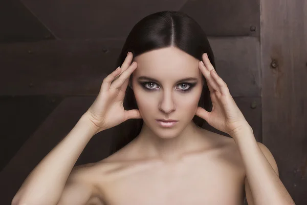 Modelo de rosto natural de beleza com maquiagem e estilo de cabelo — Fotografia de Stock