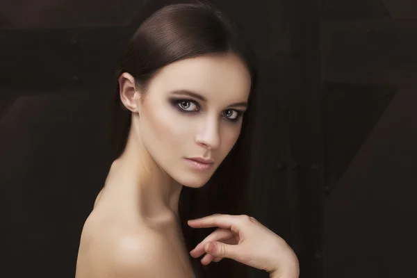 Belleza modelo de cara natural con maquillaje y estilo de pelo —  Fotos de Stock