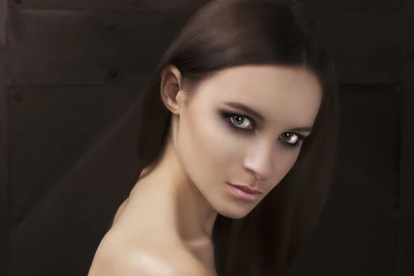 Schönheit natürliches Gesichtsmodell mit Make-up und Frisur — Stockfoto
