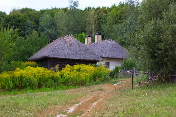 Stuga av trä och lera — Stockfoto