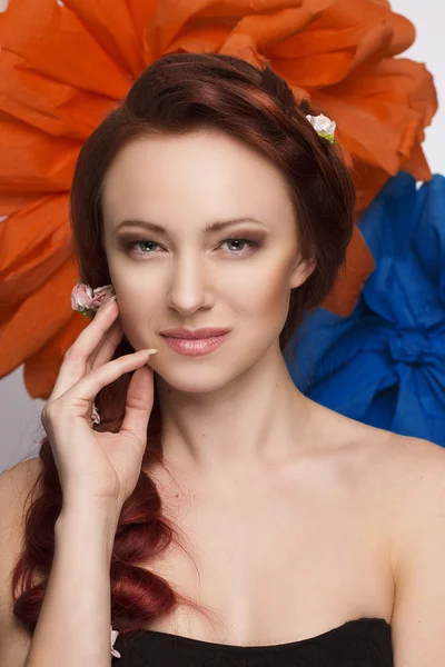 Close up retrato de mulheres de beleza com cabelo vermelho lond trançado em uma trança — Fotografia de Stock