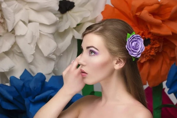 Portre profil güzel kadınlarla ve ona makyaj kapatın