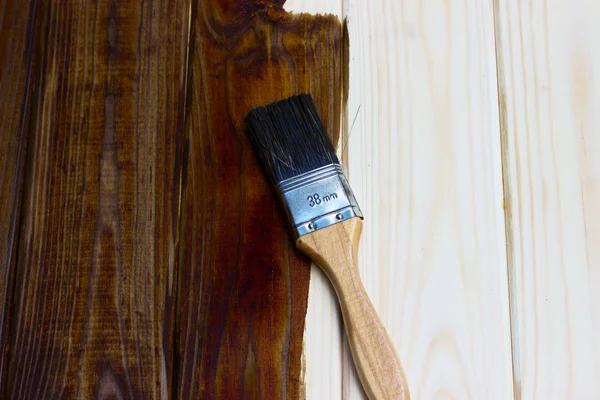 Tekstur kayu dan kuas cat. latar belakang pekerjaan rumah — Stok Foto