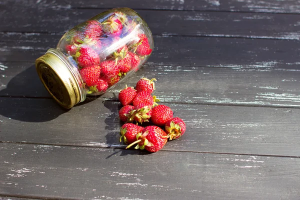 kavanoz lezzetli kırmızı çilek