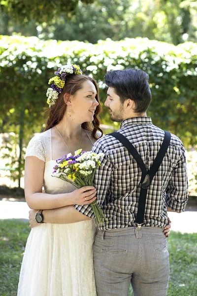 Casamento lindo casal apaixonado — Fotografia de Stock