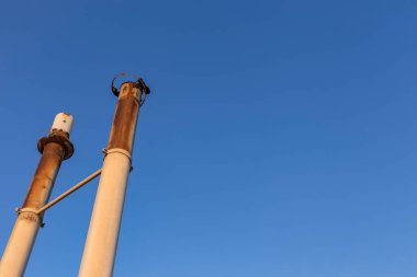 Türkiye 'de gökyüzü olan paslı baca.