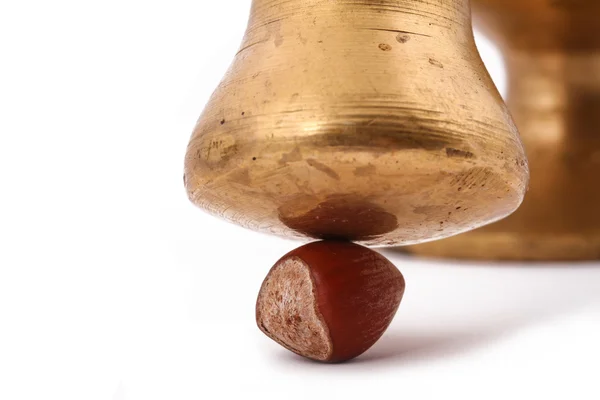 The Hazelnut and in the leaf old metal nutcracker on white backg — Stock Photo, Image