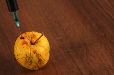 Hormon Apple ahşap üzerine