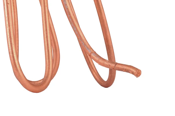O cabo de cobre grosso no fundo branco — Fotografia de Stock