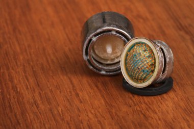 Ahşap üzerine eski ve kullanılan stopcock