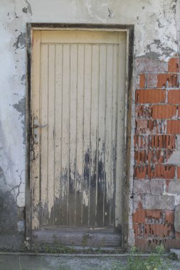 Eski ahşap ev parçası