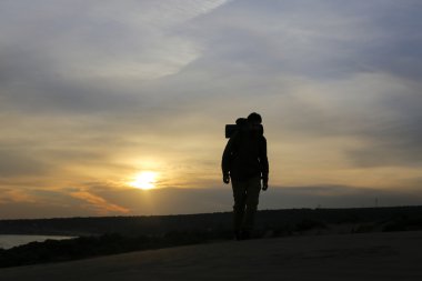 Bu bir gün batımı ile dünya mans