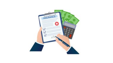 İş adamı elinde sigorta sözleşmesi, para ve hesap makinesi, beyaz ve yeşil ekran geçmişi üzerine sözleşme imzalıyor.
