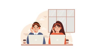 Erkek ve kadın müşteri hizmetleri temsilcileri kulaklıkla, laptoplarla veya laptopsuz, beyaz ve yeşil ekranlı arka planlarda konuşuyorlar.