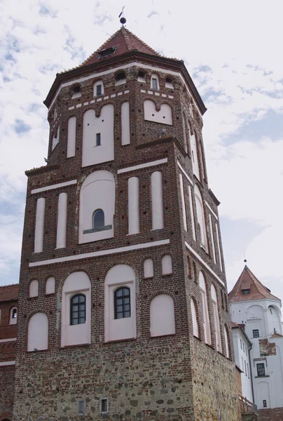 Mir, Bělorusko - srpen, 04, 2016: Věže zámku Mir — Stock fotografie