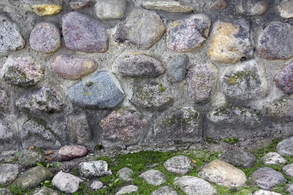 Textura de muro de piedra cubierto de musgo — Foto de Stock