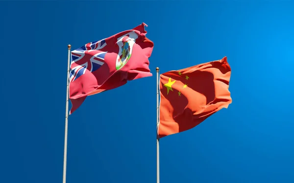 美丽的中国国旗和百慕大国旗在天空的背景下相映成趣 3D艺术品概念 — 图库照片