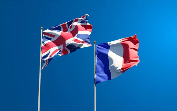 Belas Bandeiras Estatais Nacionais França Reino Unido Juntas Fundo Céu — Fotografia de Stock
