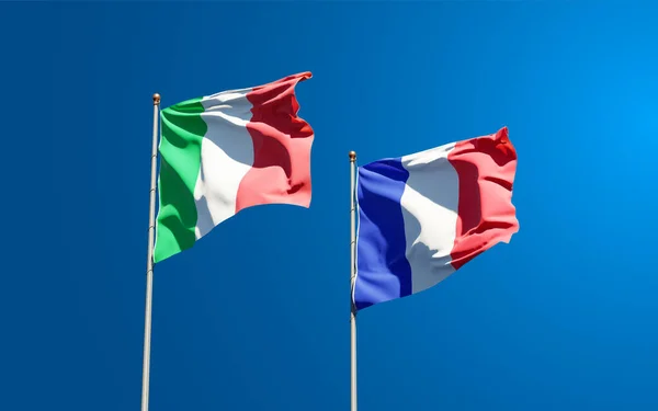 Красивые Национальные Государственные Флаги Италии Франции Вместе Фоне Неба Концепция — стоковое фото