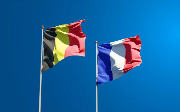 Belas Bandeiras Estatais Nacionais Bélgica França Juntas Fundo Céu Conceito — Fotografia de Stock
