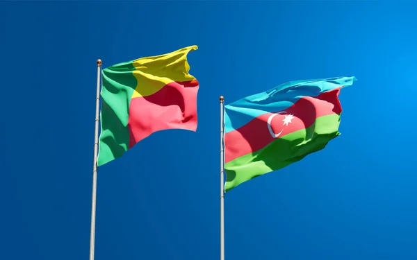 アゼルバイジャンとベナンの美しい国旗が空を背景に一緒に描かれています 3Dアートワークコンセプト — ストック写真